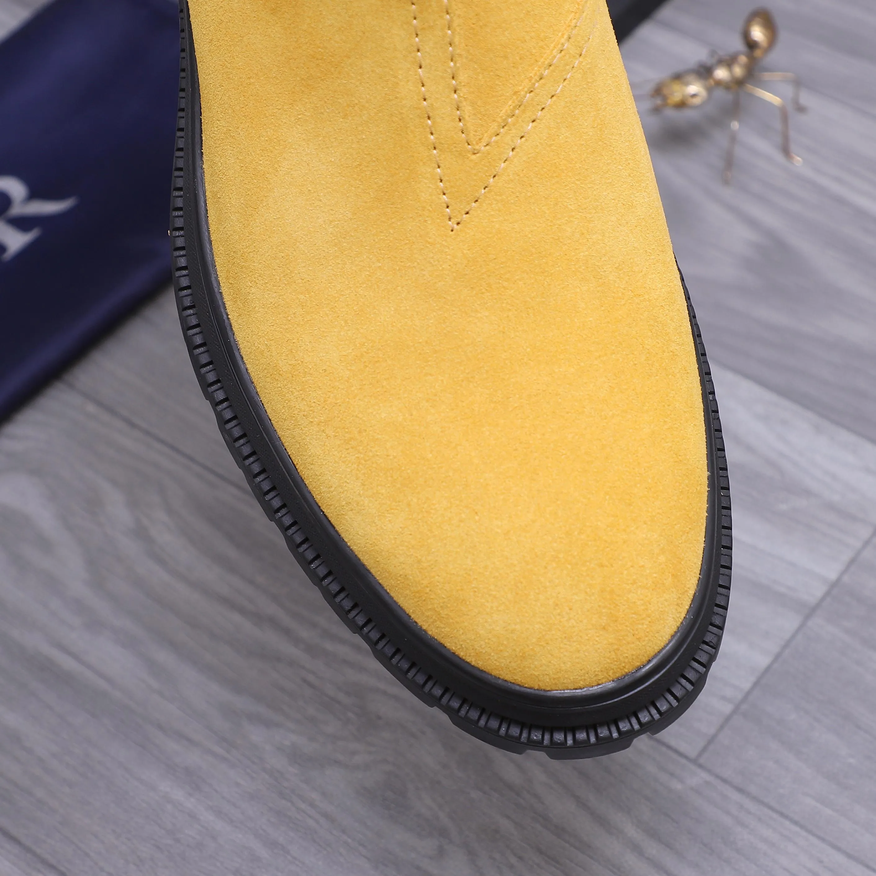 Men's shoes 💰500 Product trademark: Dior "Dior" high-top casual shoes Regular size: 38-45 (45 is custom-made and non-returnable) Product materials: Selected frosted cowhide upper, cowhide lining, rubber non-slip outsole